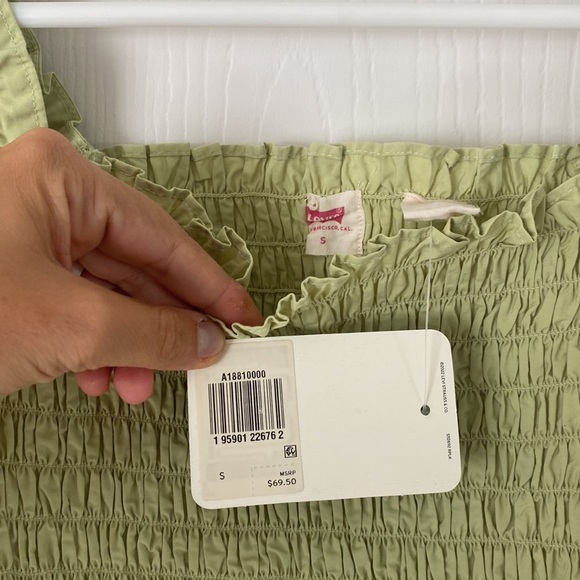 Levi’s Smocked Top - Picture 3 of 3